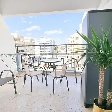 Lägenhet Modern Retreat: 2br Stylish With Comfy Rooms! Smart Tv With 200mbps Internet Larnaca