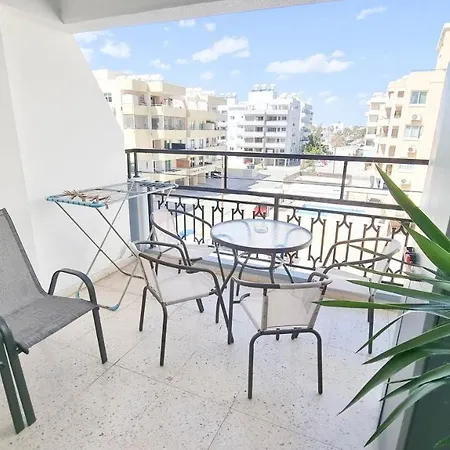 Chic 2Br Apartment Cozy And Modern Stay Διαμέρισμα Λάρνακα