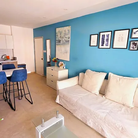 Διαμέρισμα Chic 2Br Apartment Cozy And Modern Stay Λάρνακα