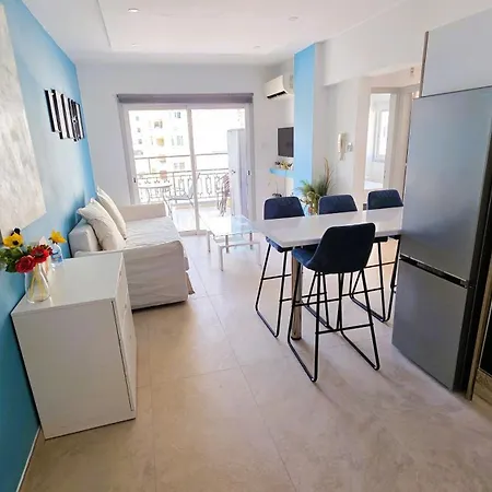 Chic 2Br Apartment Cozy And Modern Stay