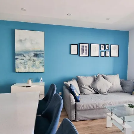 Modern Retreat: 2br Stylish With Comfy Rooms! Smart Tv With 200mbps Internet * Larnaca