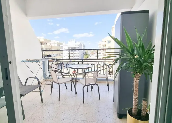 Apartament Modern Retreat: 2br Stylish With Comfy Rooms! Smart Tv With 200mbps Internet Larnaca